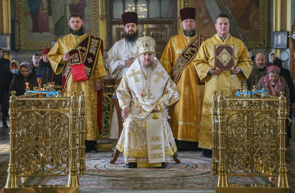 Сайт джанкойской епархии. Митрополит Елисей Изюмский. Изюмский собор епархиальное управление. Город Изюм священники.